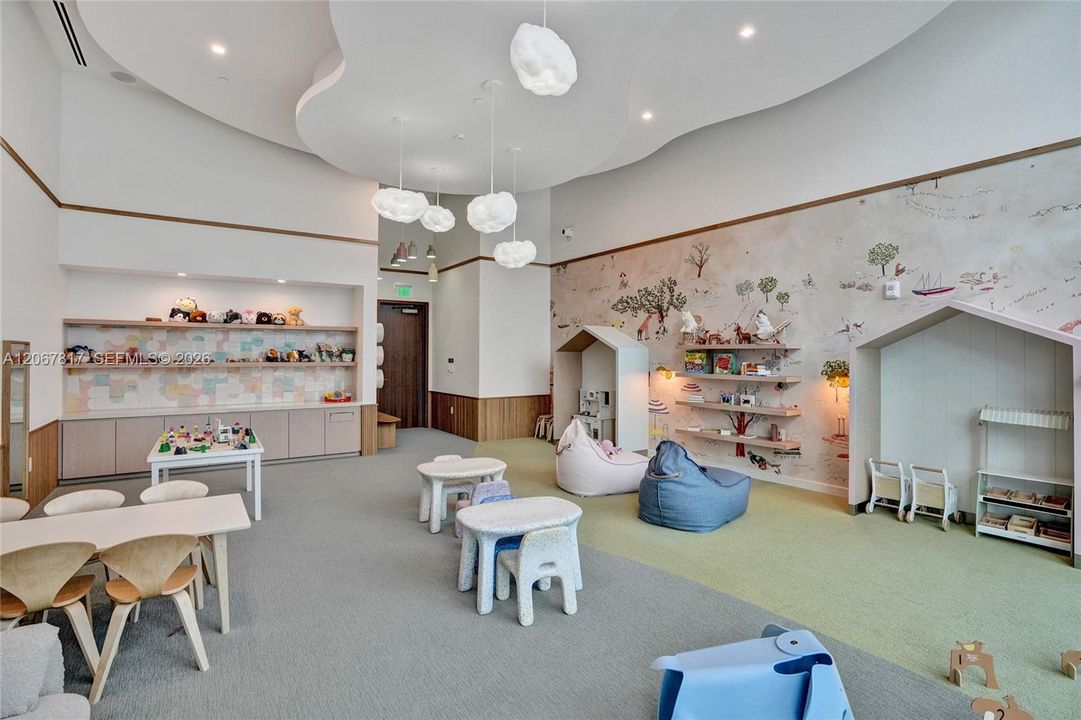For Sale: $2,900,000 (3 beds, 4 baths, 2131 Square Feet)