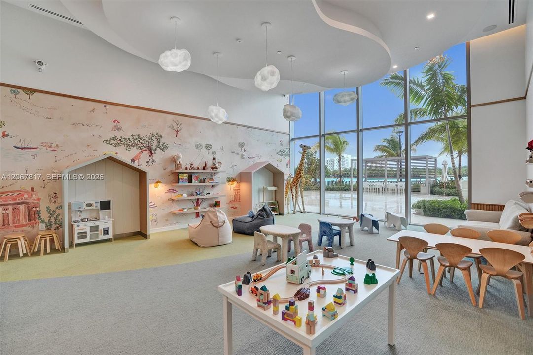 For Sale: $2,900,000 (3 beds, 4 baths, 2131 Square Feet)