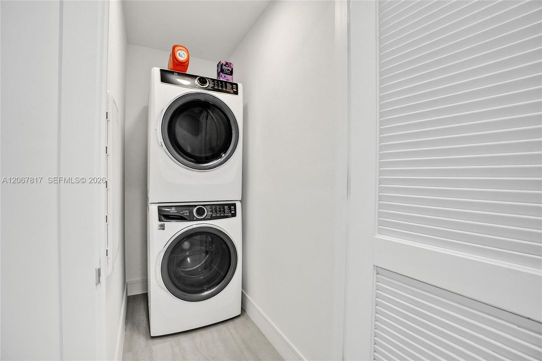 For Sale: $2,900,000 (3 beds, 4 baths, 2131 Square Feet)