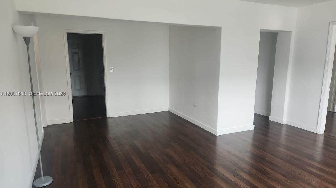 For Rent: $1,950 (2 beds, 2 baths, 894 Square Feet)