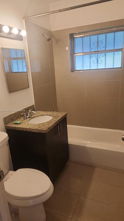 For Rent: $1,950 (2 beds, 2 baths, 894 Square Feet)
