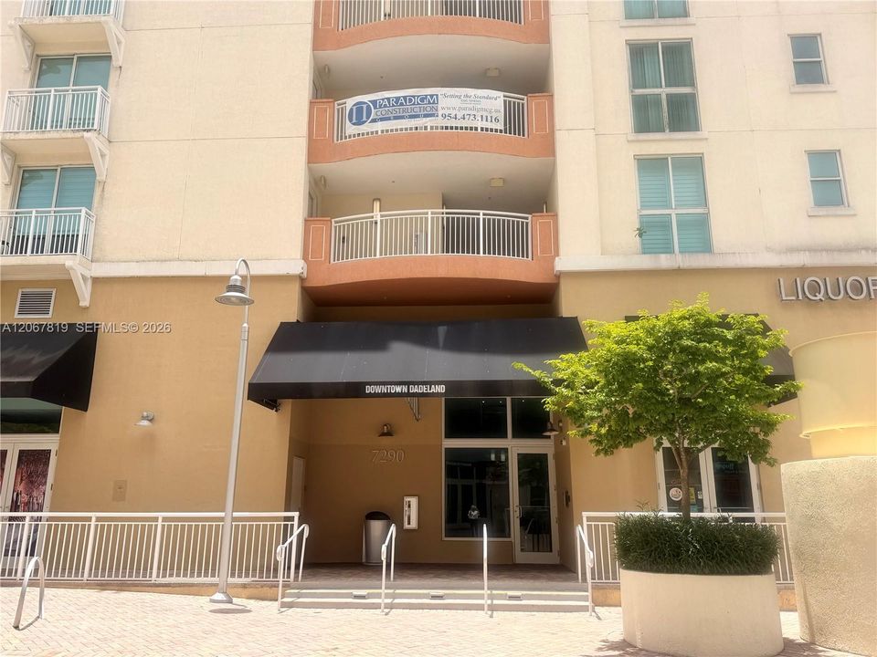 For Rent: $2,250 (1 beds, 1 baths, 691 Square Feet)