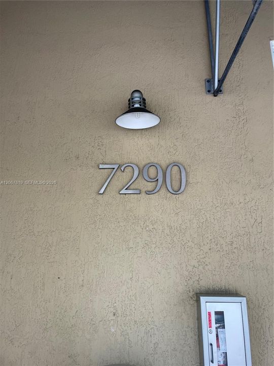 For Rent: $2,250 (1 beds, 1 baths, 691 Square Feet)