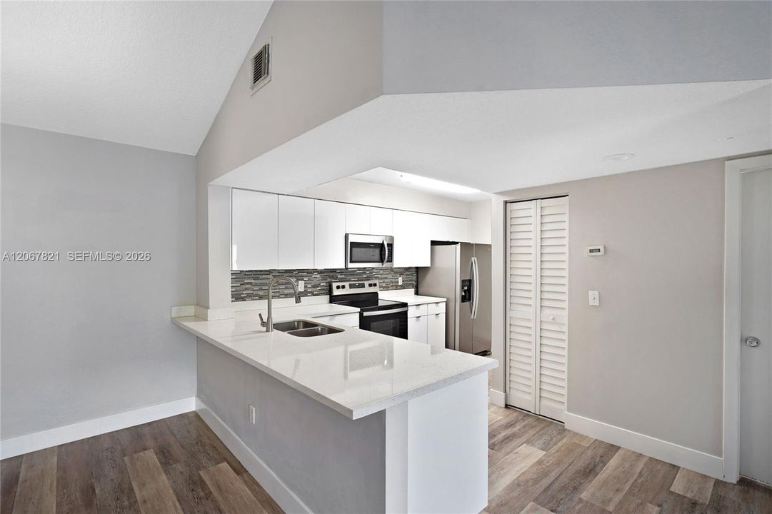 В аренду: $1,950 (1 спален, 1 ванн, 851 Квадратных фут)