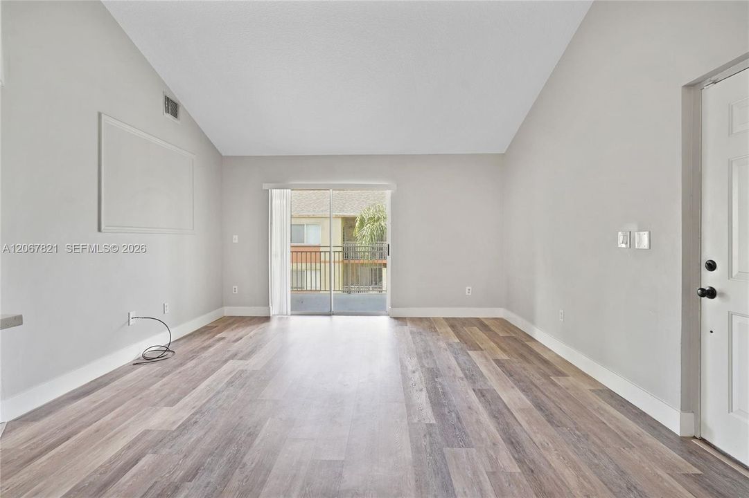 В аренду: $1,950 (1 спален, 1 ванн, 851 Квадратных фут)