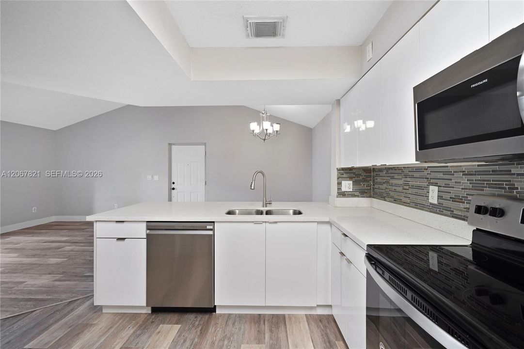 В аренду: $1,950 (1 спален, 1 ванн, 851 Квадратных фут)
