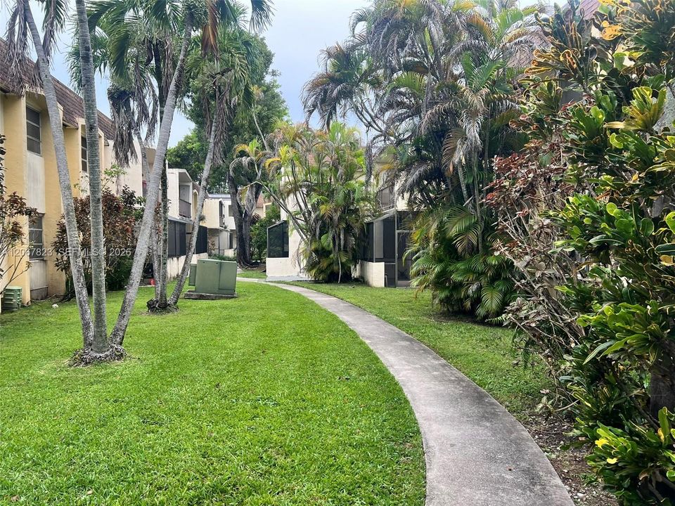 For Sale: $330,000 (3 beds, 2 baths, 1180 Square Feet)