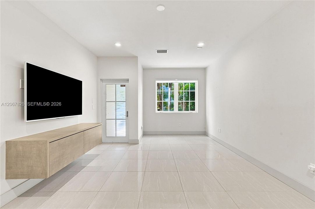 For Rent: $7,000 (3 beds, 2 baths, 2216 Square Feet)