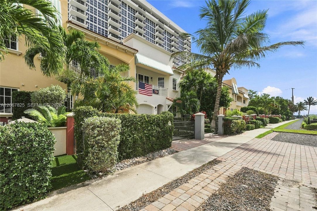 For Rent: $7,000 (3 beds, 2 baths, 2216 Square Feet)