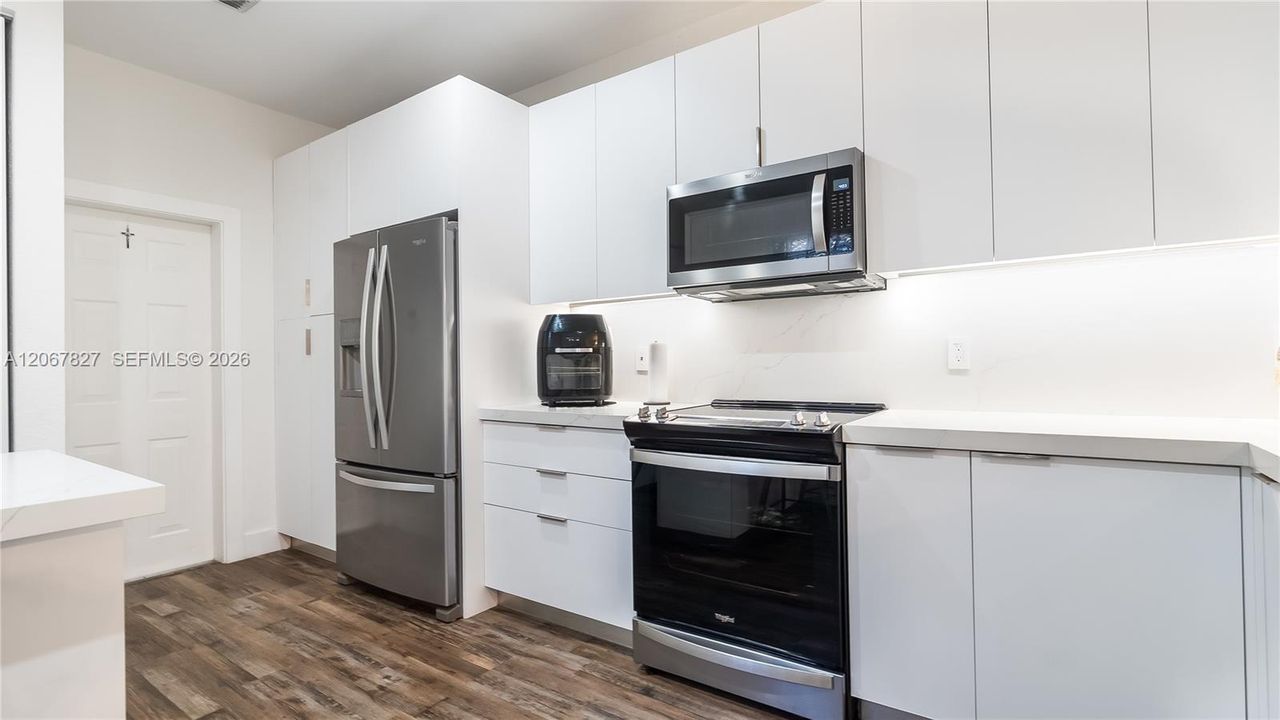 For Rent: $3,700 (3 beds, 2 baths, 1605 Square Feet)