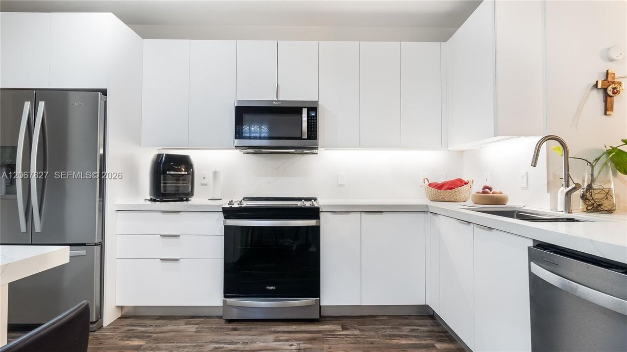 For Rent: $3,700 (3 beds, 2 baths, 1605 Square Feet)