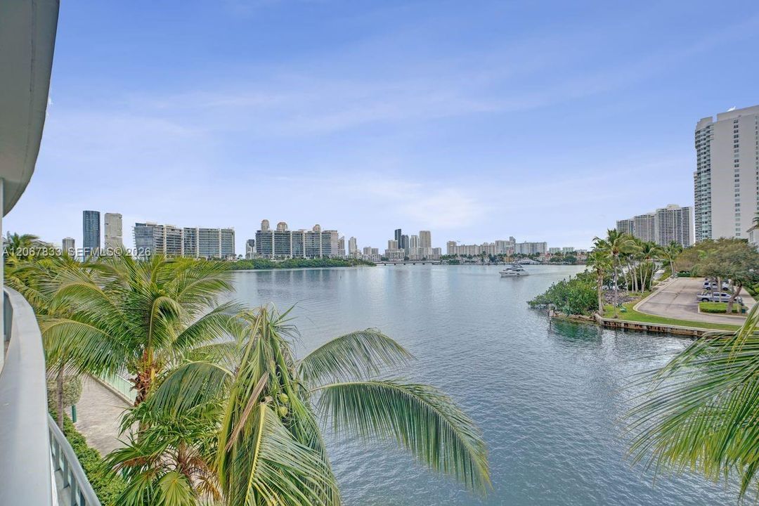 For Sale: $2,600,000 (4 beds, 5 baths, 2624 Square Feet)