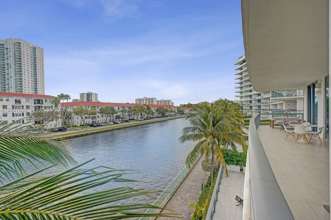 For Sale: $2,600,000 (4 beds, 5 baths, 2624 Square Feet)