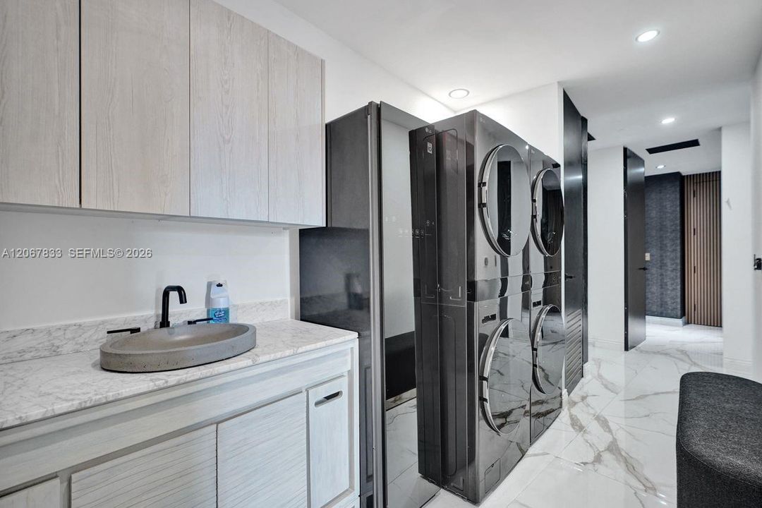 For Sale: $2,600,000 (4 beds, 5 baths, 2624 Square Feet)