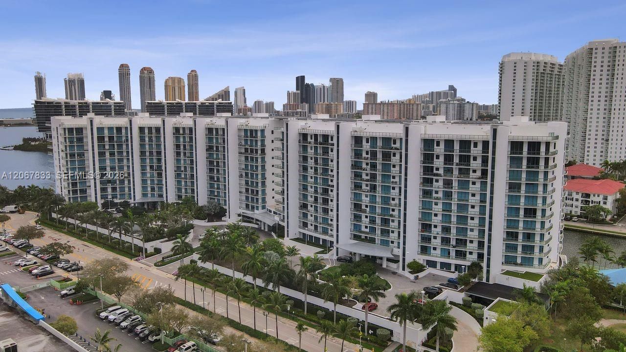 For Sale: $2,600,000 (4 beds, 5 baths, 2624 Square Feet)