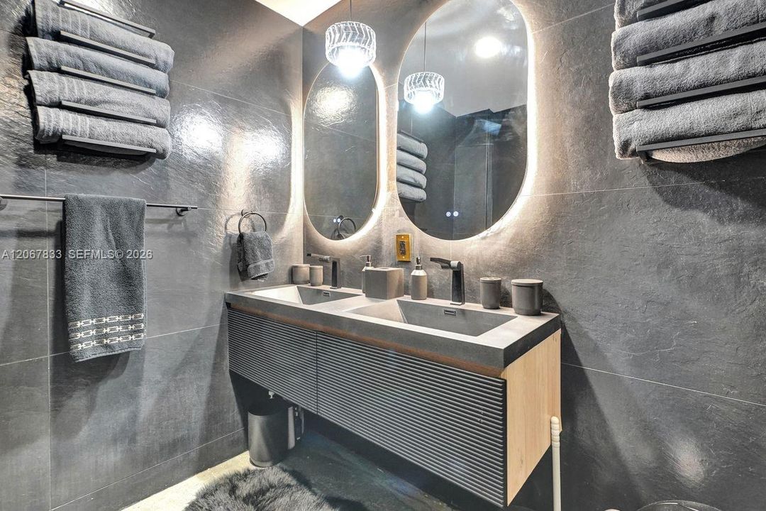 For Sale: $2,600,000 (4 beds, 5 baths, 2624 Square Feet)