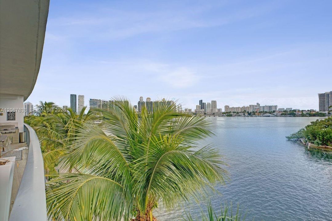 For Sale: $2,600,000 (4 beds, 5 baths, 2624 Square Feet)