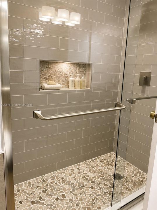 Main suite bathroom