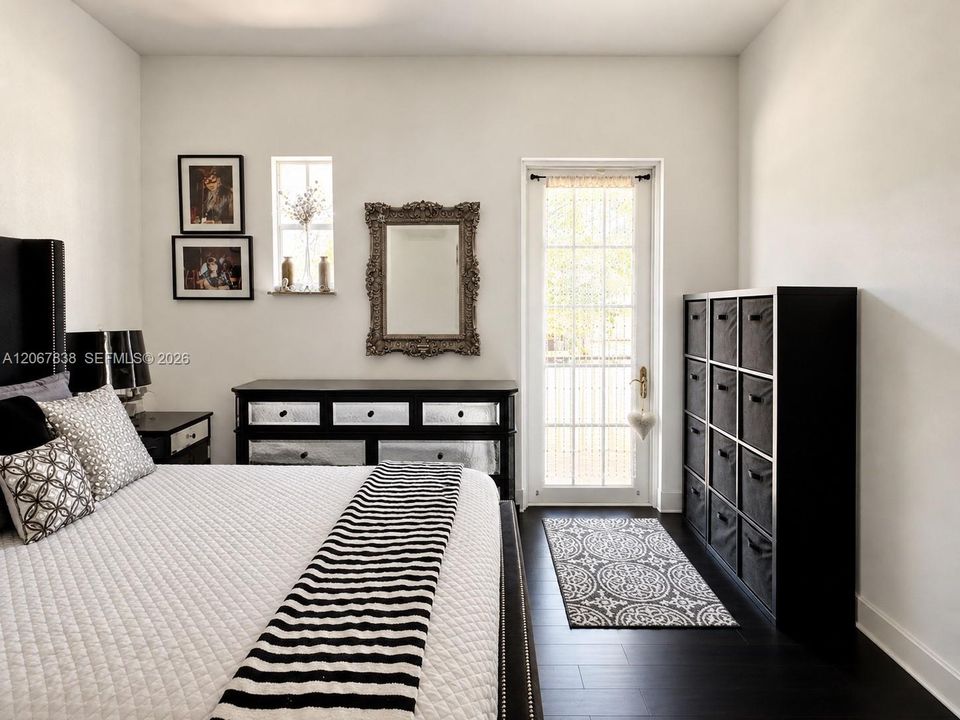 Primary bedroom w/balcony