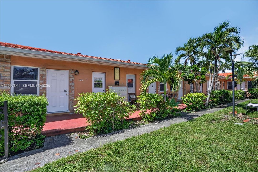 For Rent: $1,650 (1 beds, 1 baths, 620 Square Feet)