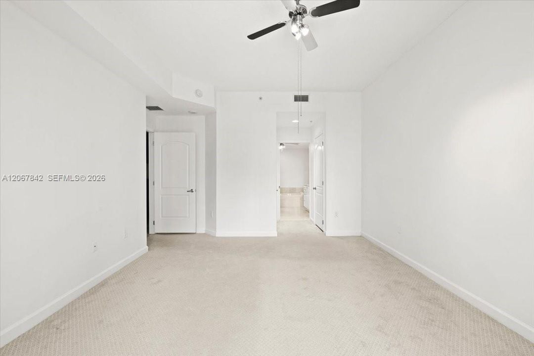 For Sale: $478,000 (1 beds, 1 baths, 834 Square Feet)