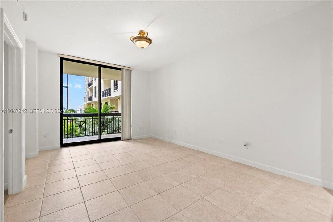 For Sale: $478,000 (1 beds, 1 baths, 834 Square Feet)