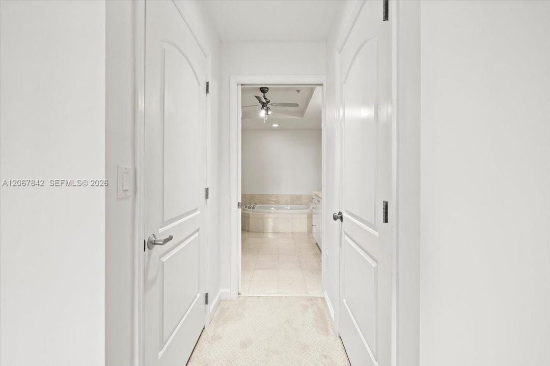 For Sale: $478,000 (1 beds, 1 baths, 834 Square Feet)