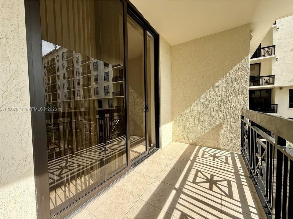 For Sale: $478,000 (1 beds, 1 baths, 834 Square Feet)