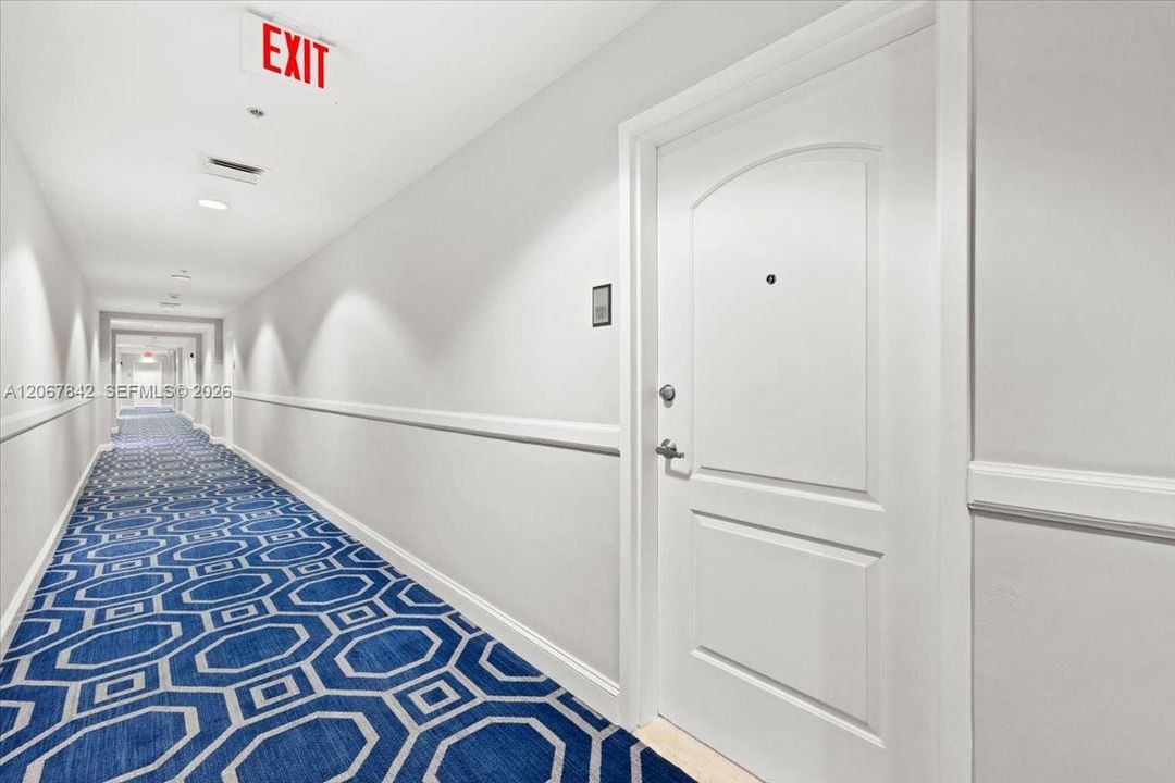 For Sale: $478,000 (1 beds, 1 baths, 834 Square Feet)