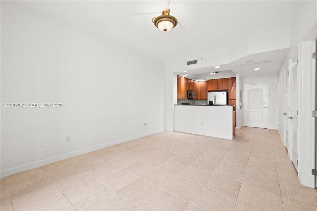 For Sale: $478,000 (1 beds, 1 baths, 834 Square Feet)