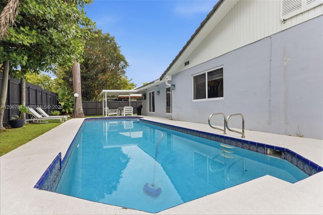 For Rent: $4,800 (3 beds, 3 baths, 2394 Square Feet)
