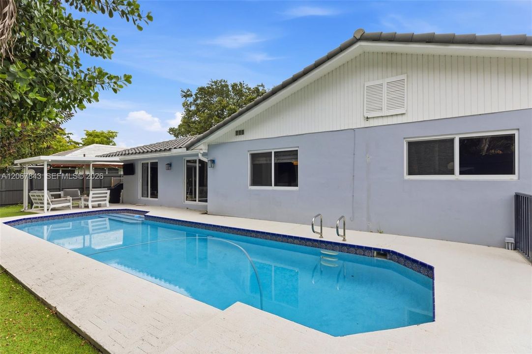 For Rent: $4,800 (3 beds, 3 baths, 2394 Square Feet)