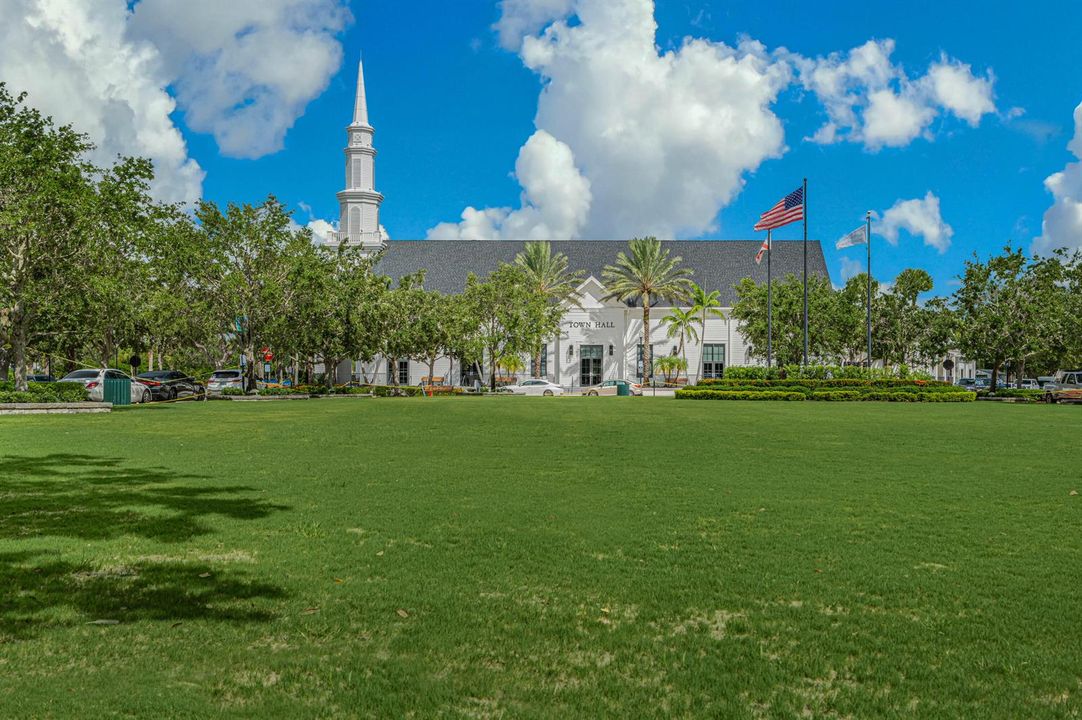 TRADITION SQUARE