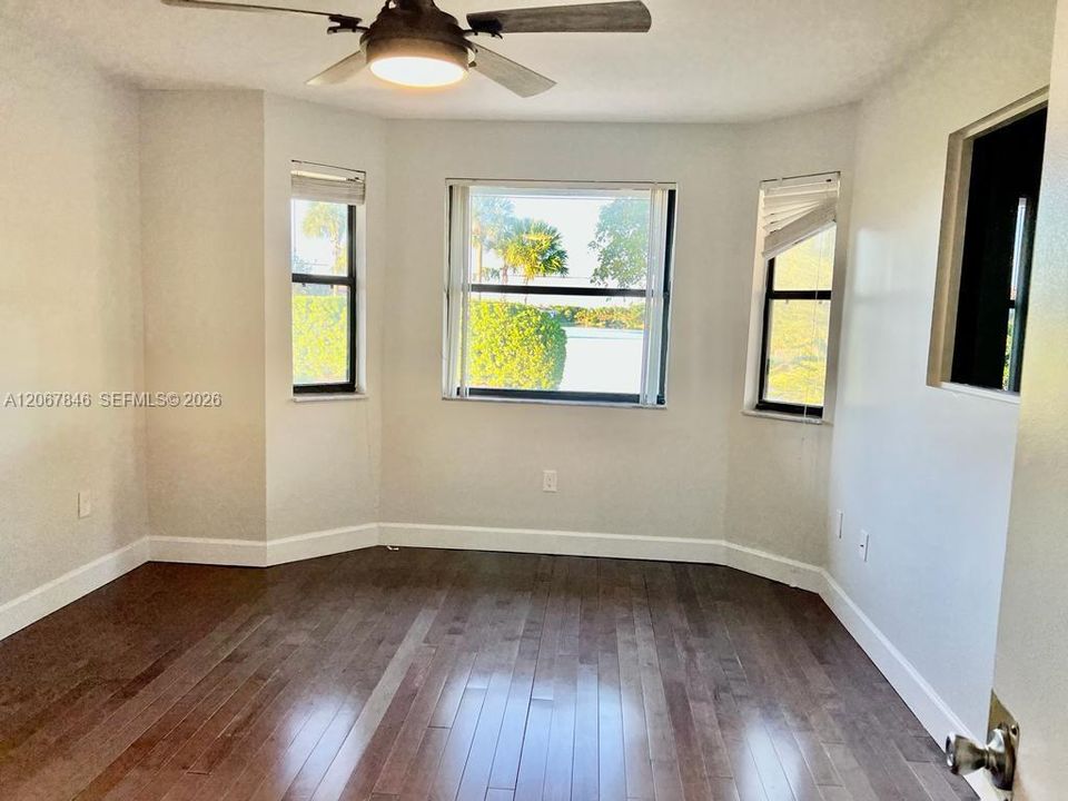 For Rent: $4,300 (4 beds, 2 baths, 1698 Square Feet)