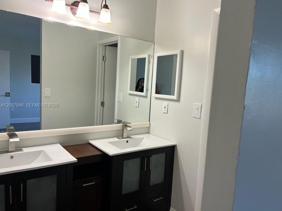 For Rent: $4,300 (4 beds, 2 baths, 1698 Square Feet)