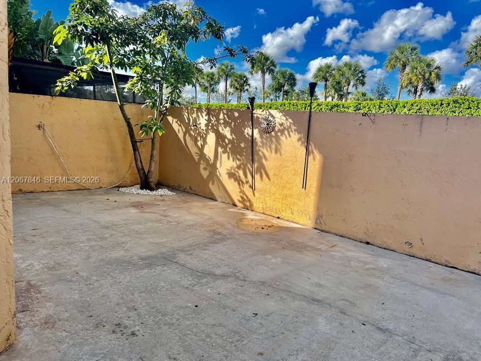 For Rent: $4,300 (4 beds, 2 baths, 1698 Square Feet)