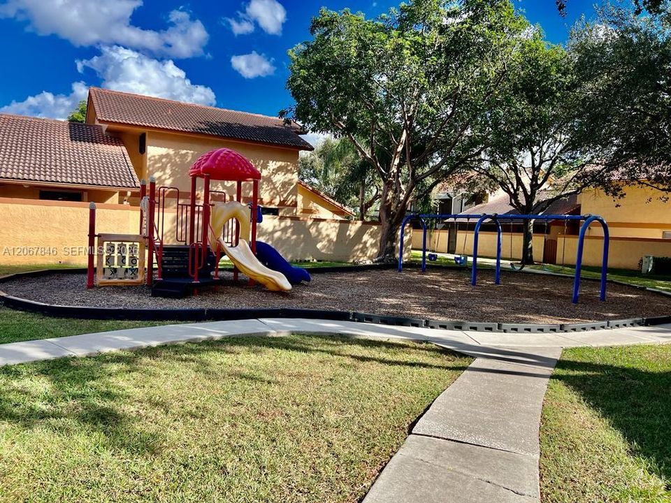 For Rent: $4,300 (4 beds, 2 baths, 1698 Square Feet)