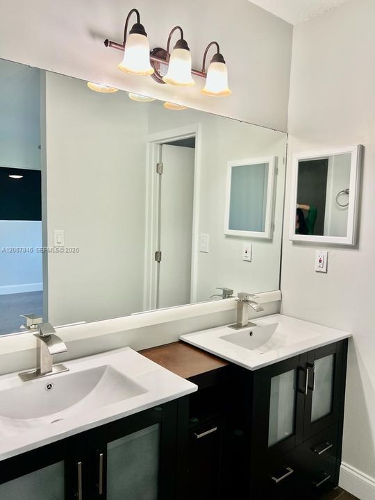 For Rent: $4,300 (4 beds, 2 baths, 1698 Square Feet)