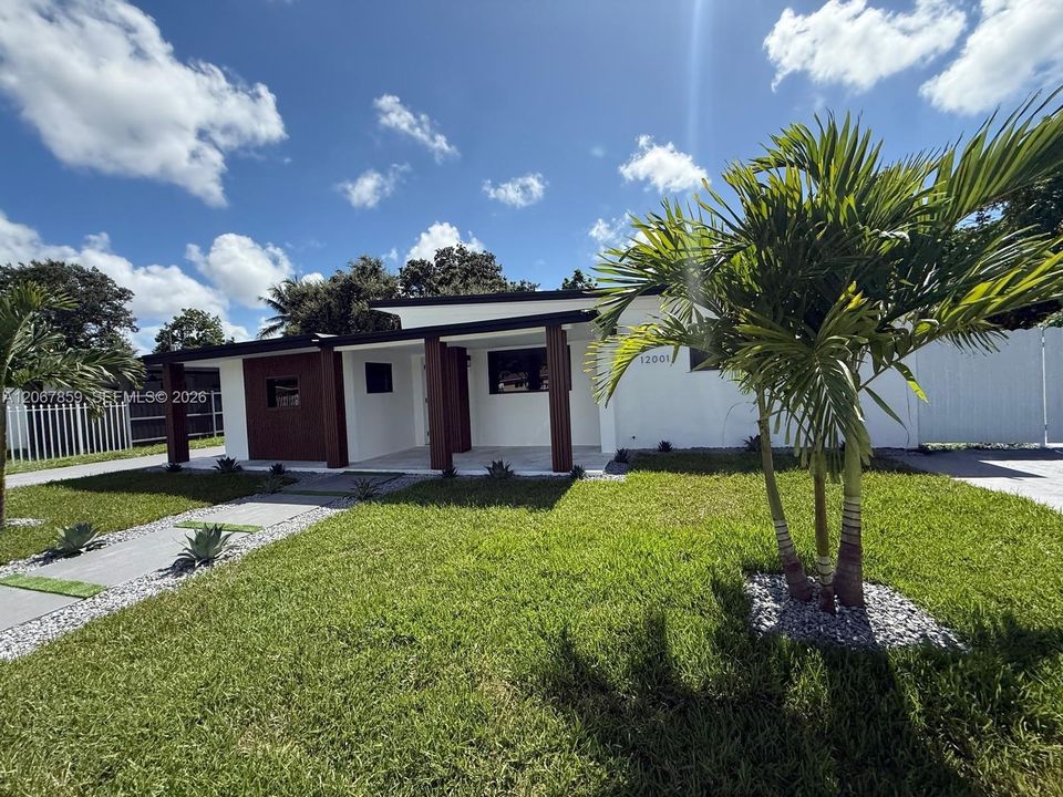 Activo con contrato: $589,000 (4 camas, 3 baños, 1769 Pies cuadrados)