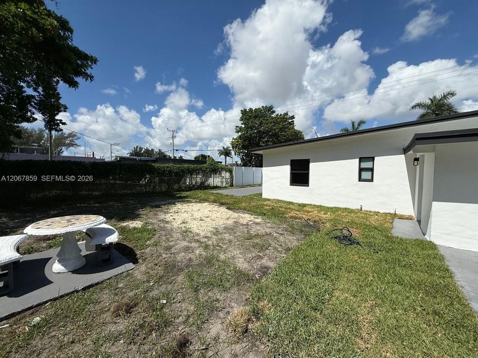 Activo con contrato: $589,000 (4 camas, 3 baños, 1769 Pies cuadrados)