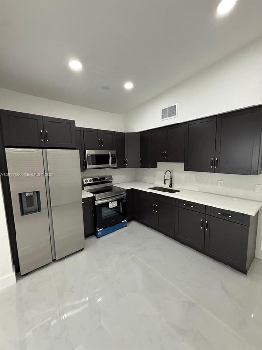 Activo con contrato: $589,000 (4 camas, 3 baños, 1769 Pies cuadrados)