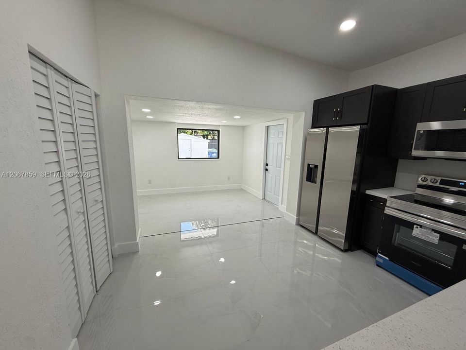 Activo con contrato: $589,000 (4 camas, 3 baños, 1769 Pies cuadrados)