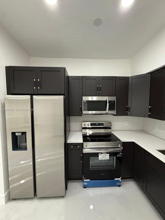 Activo con contrato: $589,000 (4 camas, 3 baños, 1769 Pies cuadrados)