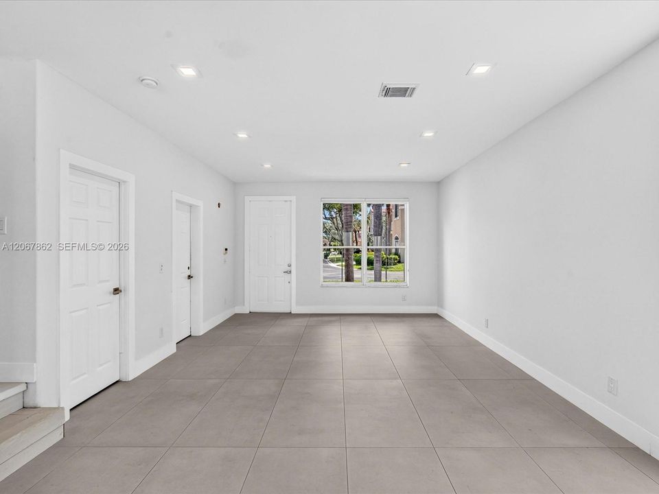 For Sale: $1,100,000 (5 beds, 4 baths, 2400 Square Feet)