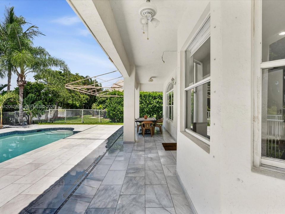 For Sale: $1,100,000 (5 beds, 4 baths, 2400 Square Feet)