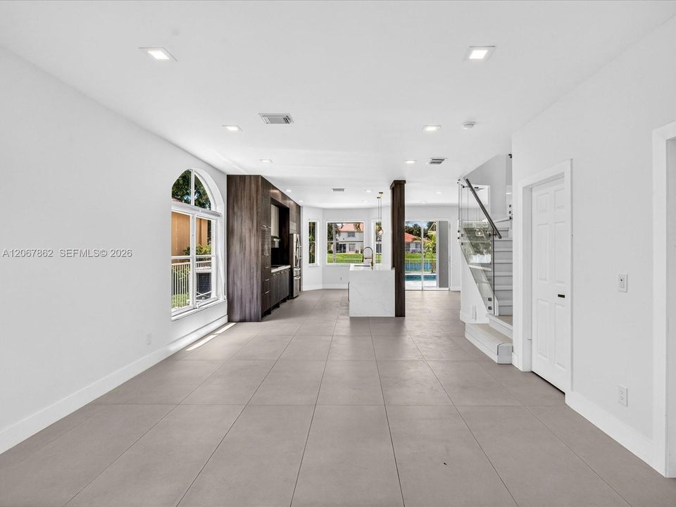 For Sale: $1,100,000 (5 beds, 4 baths, 2400 Square Feet)