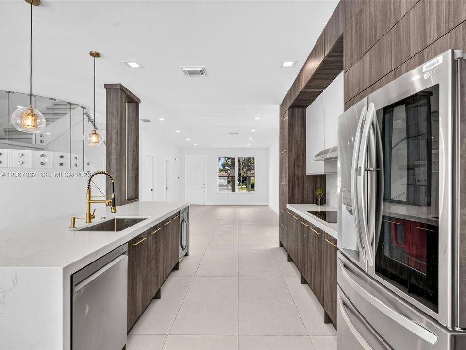 For Sale: $1,100,000 (5 beds, 4 baths, 2400 Square Feet)