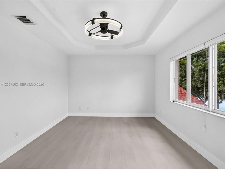 For Sale: $1,100,000 (5 beds, 4 baths, 2400 Square Feet)