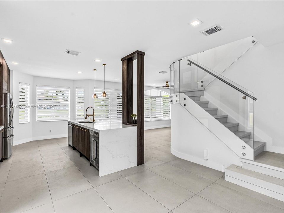For Sale: $1,100,000 (5 beds, 4 baths, 2400 Square Feet)