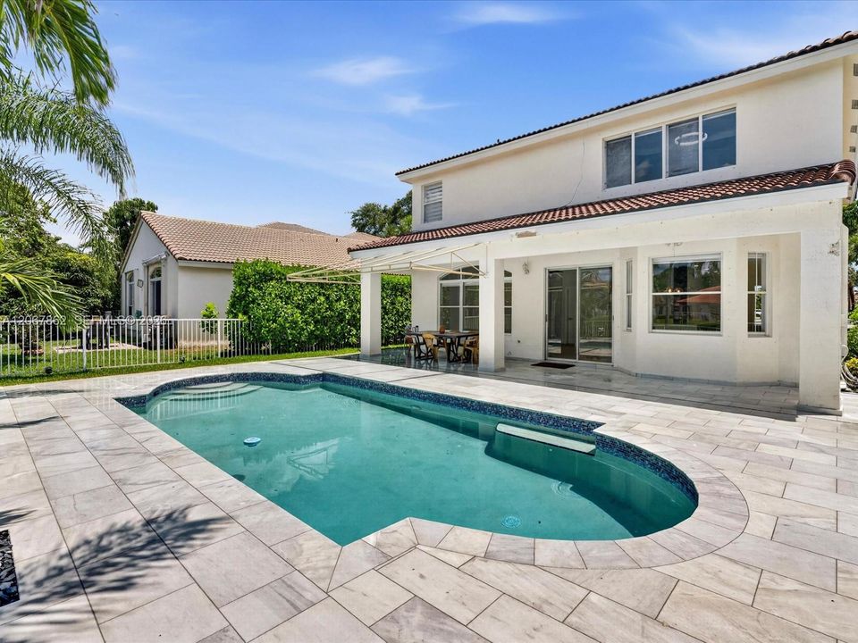 For Sale: $1,100,000 (5 beds, 4 baths, 2400 Square Feet)
